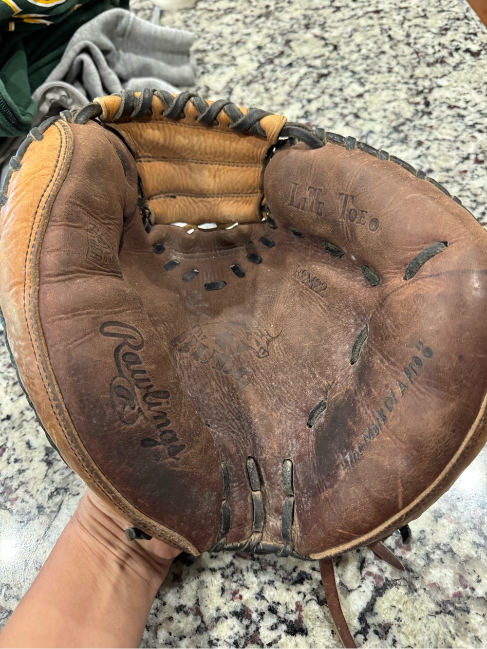 Rawlings The Bull Leather Youth Catcher's Mitt Lite Toe RCM22 right hand throw